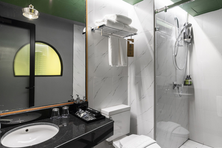Bathroom 27