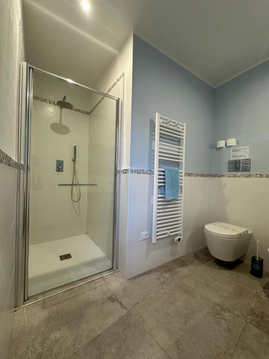 Bathroom 2, Arche, Syracuse