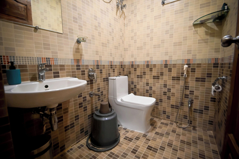 Bathroom 3, Benzy Palace Resort, Uttara Kannada