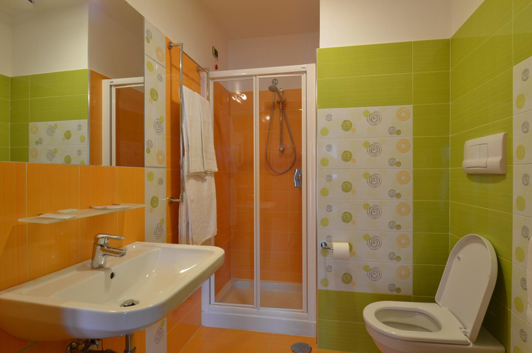 Bathroom 4, Hotel Zeus, Napoli