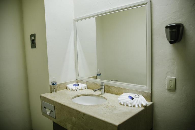 Bathroom 3, Hotel Tres Soles, Ciudad Madero