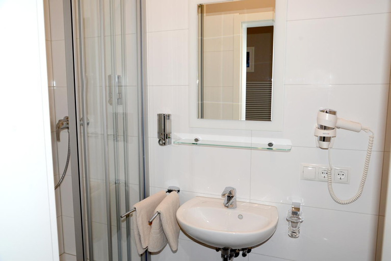 Bathroom 10