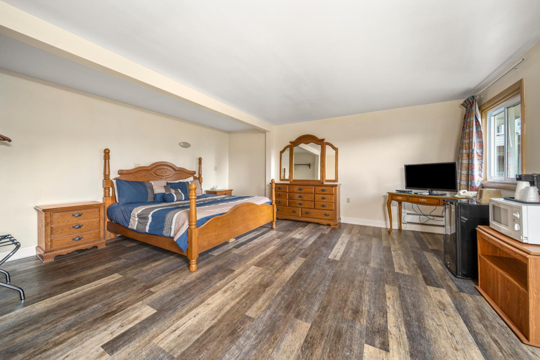 Bedroom 3, Thumb Heritage Inn, Sanilac