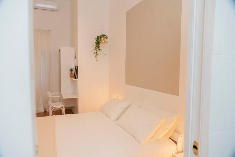 Others 2, Interno21, Napoli