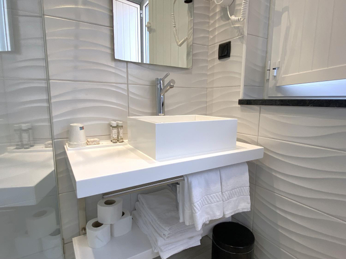 Bathroom 3, By the Beach, Nazaré