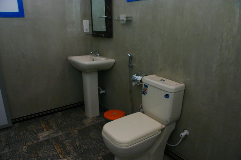 Bathroom 3, Pride Rock Villa & Tree House, Dambulla