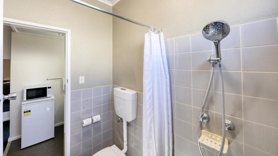 Bathroom 14