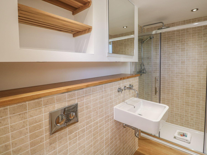 Bathroom, 15 Horizon View, Cornwall