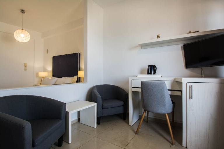 Bedroom 2, Golden Grain Suites by Checkin, Crete