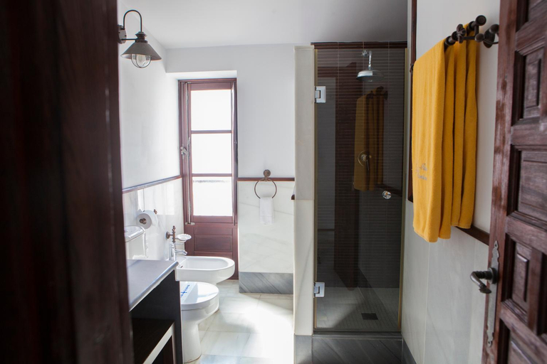 Bathroom 2, Hostal Palacio San Bartolome, Cádiz