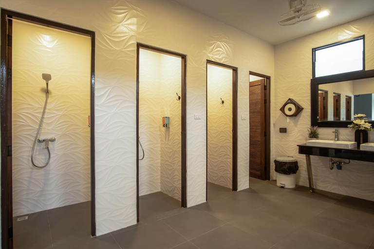 Bathroom 3, Sea Beach Hostel & Club Beachfront 18-39 years only, Mueang Krabi