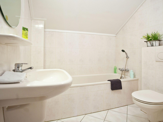 Bathroom, Pet-Friendly Getaway, Heel