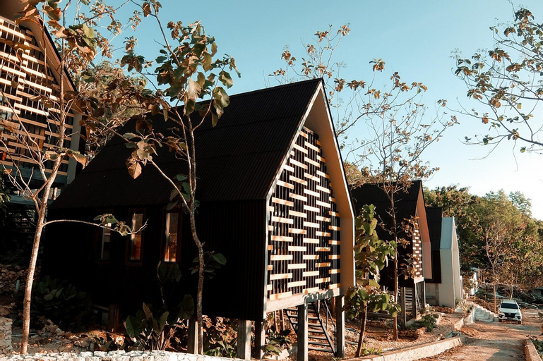 Exterior 3
