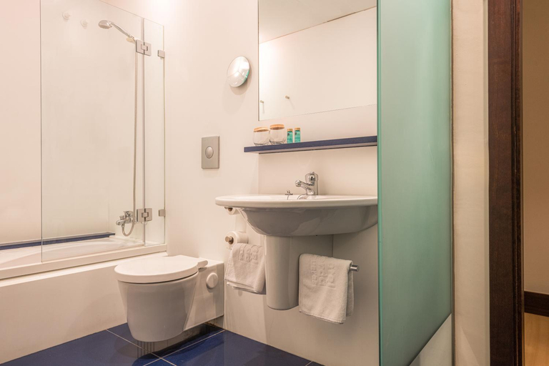 Bathroom 4, Hotel Emporda Figueres, Girona