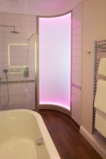 Bathroom 3, The Bell Inn Hotel, Thurrock