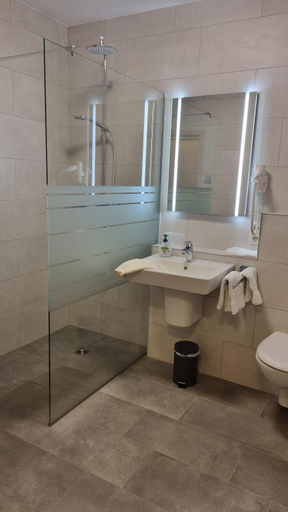 Bathroom 3, Zur Querensteder Muhle, Ammerland