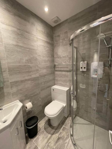 Bathroom 3, Westminster Inn, London