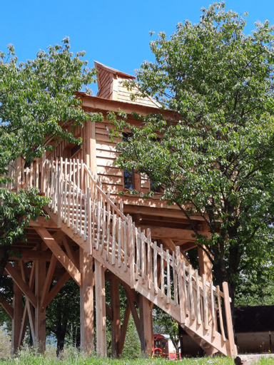 Exterior 5