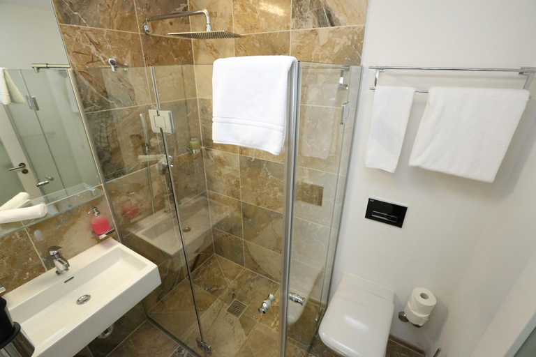 Bathroom 16