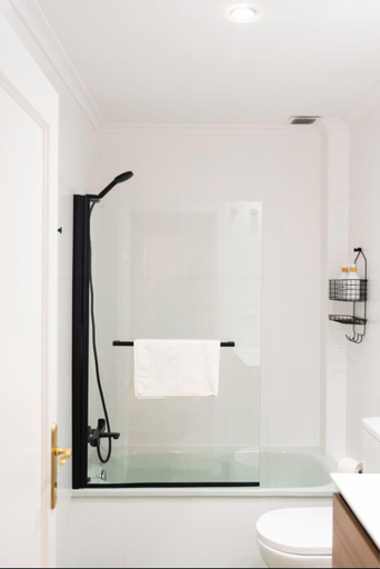 Bathroom 2, Apartamentos Rocamar, Asturias
