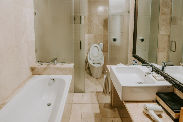 Bathroom 1, Arthur Suites Bali, Badung
