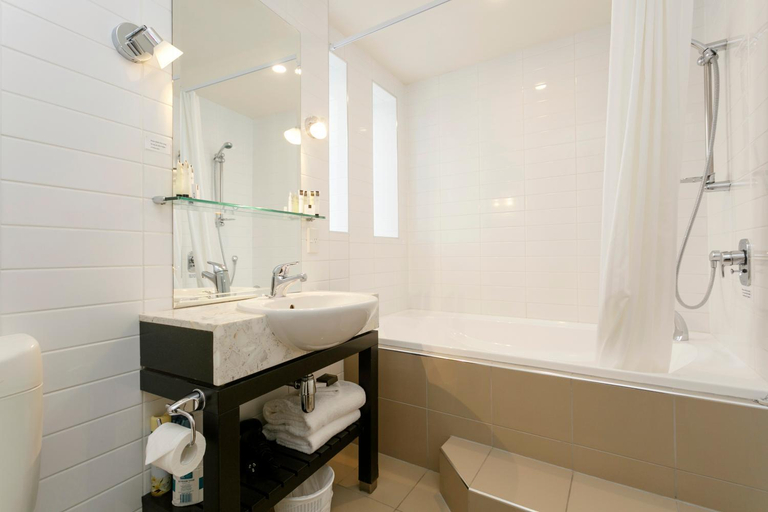 Bathroom 4, The Reef Resort, Taupo
