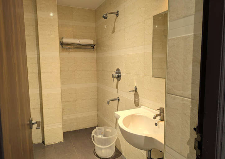 Bathroom 10