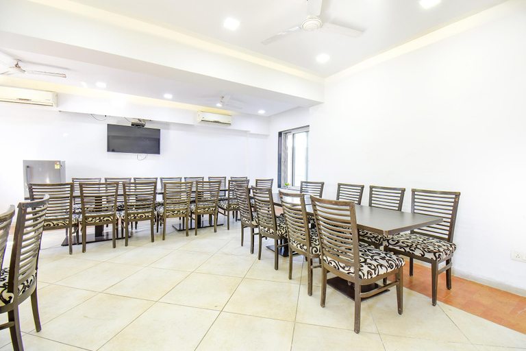 Food & Drinks 4, Fabhotel Shree Sai Residency, Pune