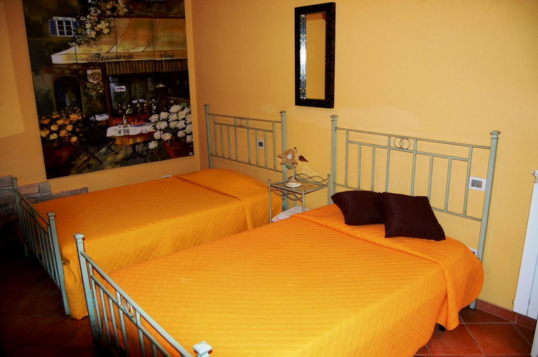 Others 5, Villa Vitalina, Lucca