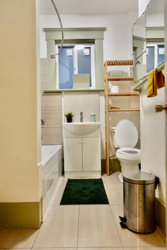 Bathroom 2, Private room in a Shared house, Greater Vancouver