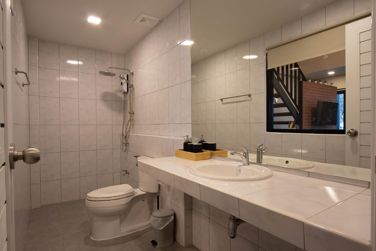 Bathroom 4