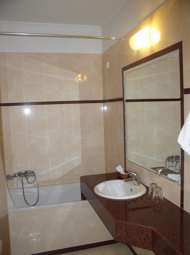 Bathroom 5, John & George, Peloponnese