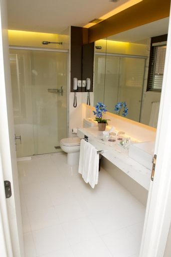Bathroom 10