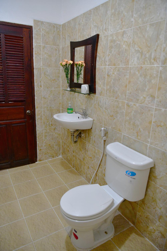 Bathroom 4, Thatsaphone Hotel, Luang Prabang