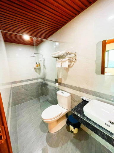 Bathroom 15