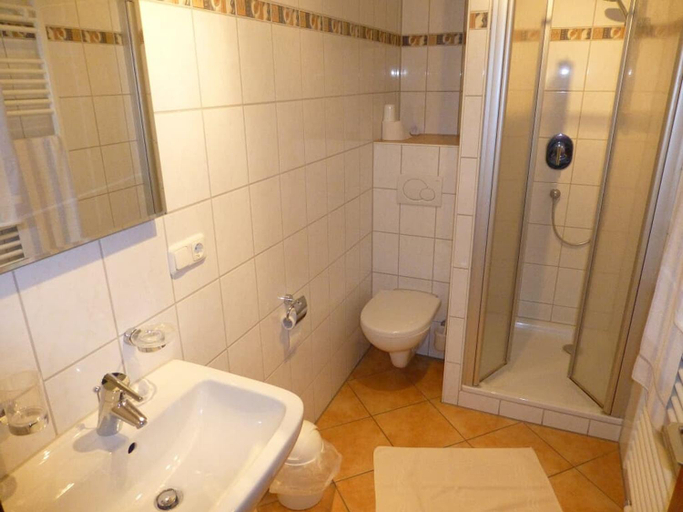 Bathroom 2, Landgasthof "Altes Haus", Cham