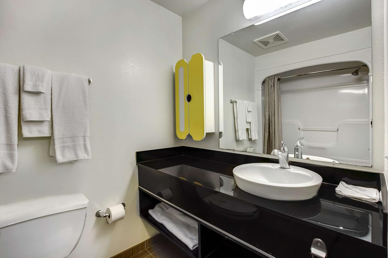 Bathroom 4, Studio 6 East Brunswick, NJ - NYC Area, Middlesex