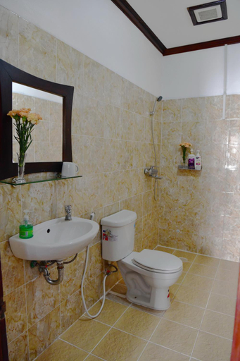 Bathroom 3, Thatsaphone Hotel, Luang Prabang