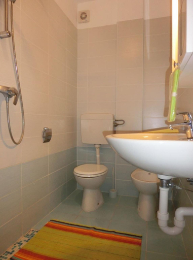 Bathroom, One-Bedroom Apartment for 4 people in Bibione close to the beach, Venezia