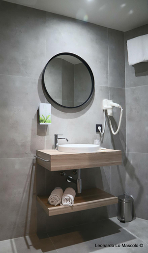 Bathroom 3, Univers Hotel & Restaurant, Liège