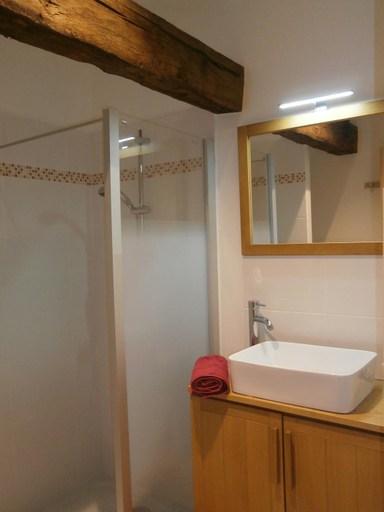 Bathroom 2, la chomiarde, Lot