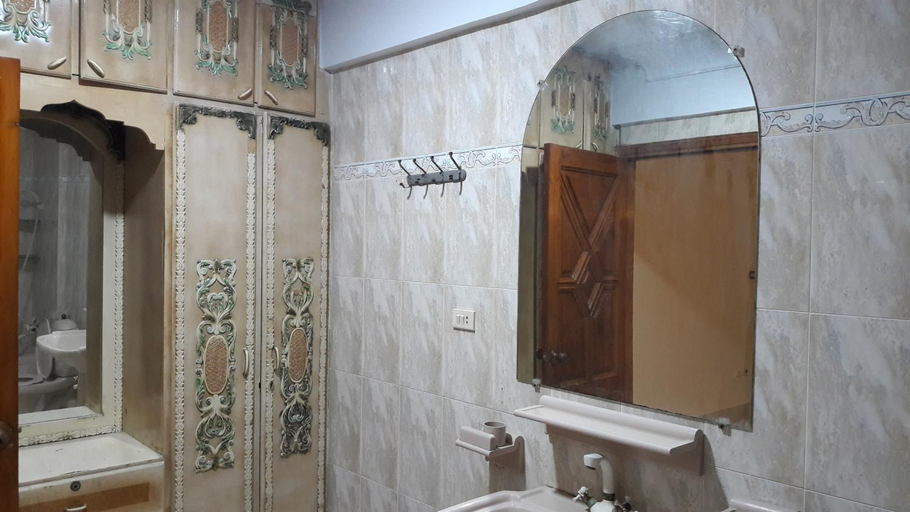 Bathroom 5, Hotel Seven 7, Karachi