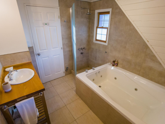 Bathroom 4