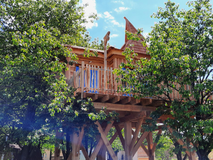 Exterior 4