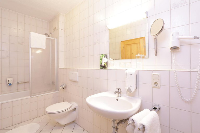 Bathroom, Gasthaus zur Moosmuhle, Weilheim-Schongau