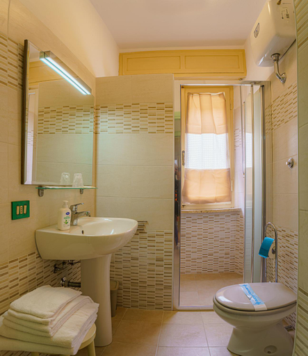 Bedroom 3, Affittacamere a due passi dal mare, Livorno