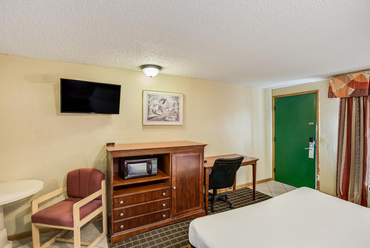 Bedroom, Knights Inn Ashland, Boyd