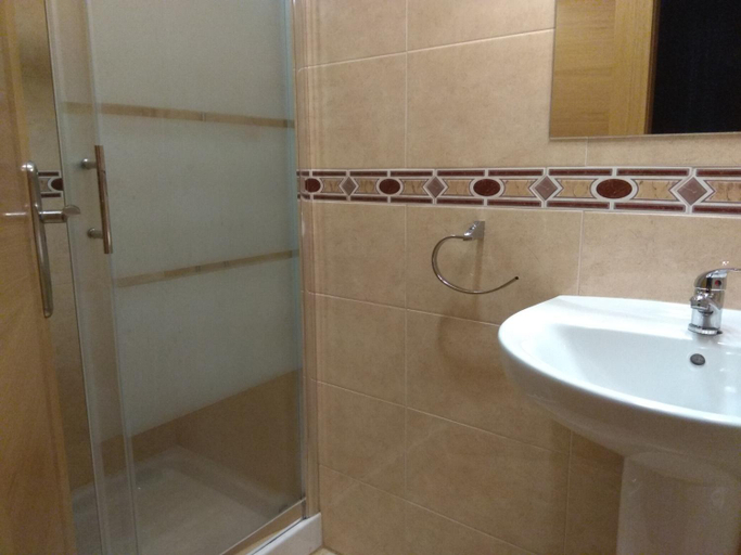 Bathroom 3, Caminito ARG, León