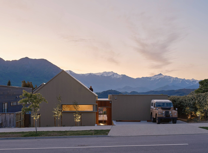 Exterior & Views
