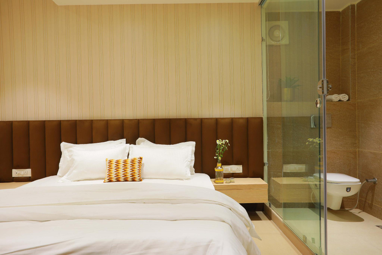 Others 4, Hotel Adora, Delhi